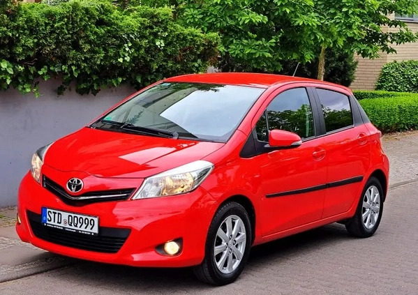 Toyota Yaris cena 18999 przebieg: 240000, rok produkcji 2013 z Szczecin małe 106